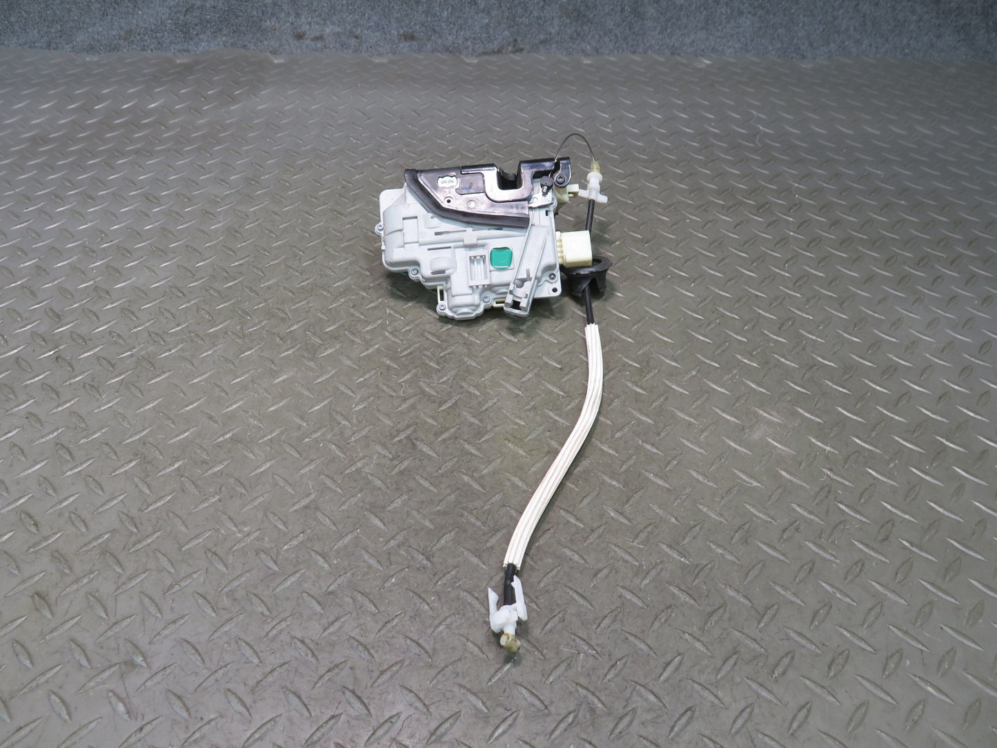 2011-2018 Porsche Cayenne 958 Front Right Door Lock Latch 8J1837016B