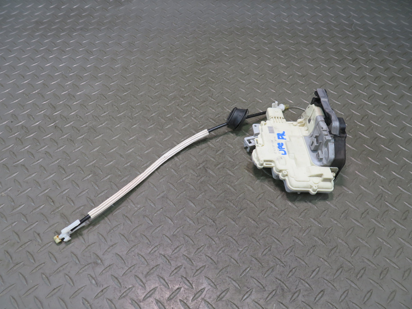 2011-2018 Porsche Cayenne 958 Front Right Door Lock Latch 8J1837016B