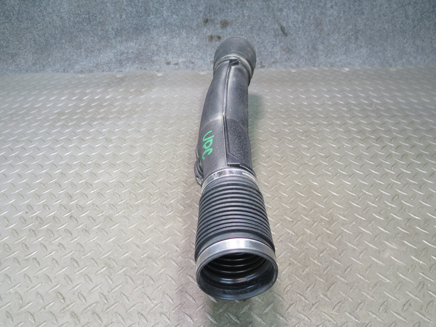 2014-2016 Porsche Cayenne 958 4.8L NA Air Intake Hose Duct Tube Pipe 7L5129760B