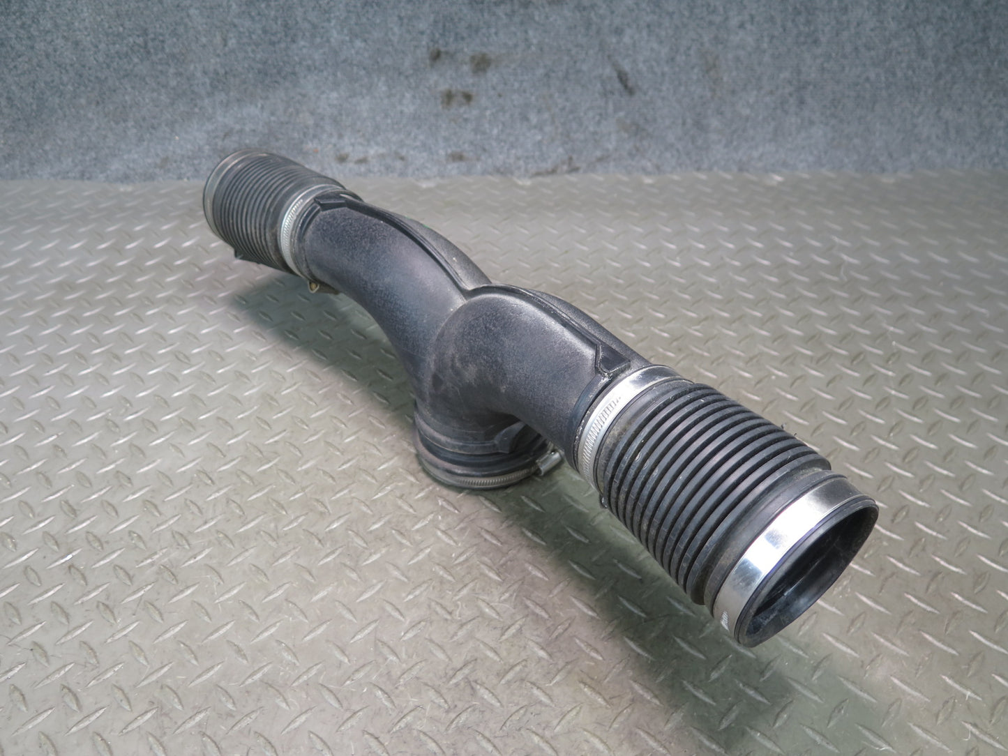 2014-2016 Porsche Cayenne 958 4.8L NA Air Intake Hose Duct Tube Pipe 7L5129760B