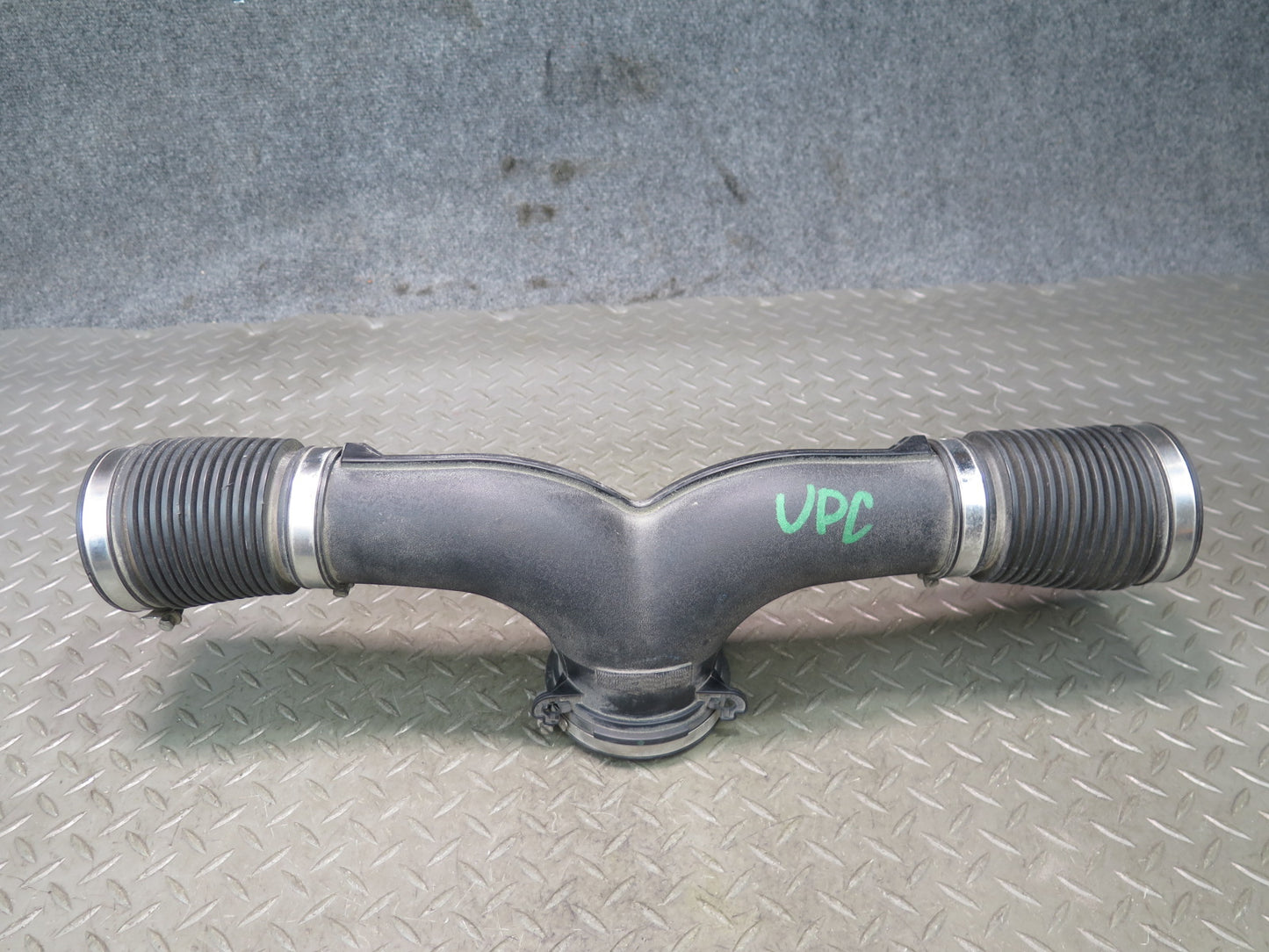 2014-2016 Porsche Cayenne 958 4.8L NA Air Intake Hose Duct Tube Pipe 7L5129760B