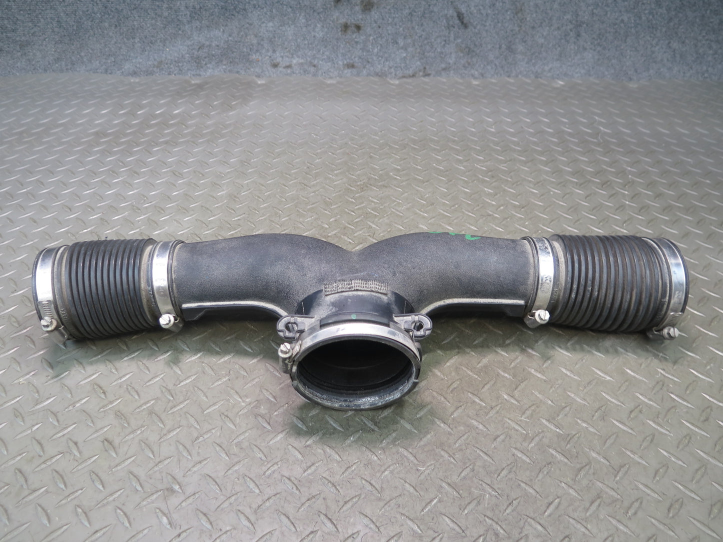 2014-2016 Porsche Cayenne 958 4.8L NA Air Intake Hose Duct Tube Pipe 7L5129760B
