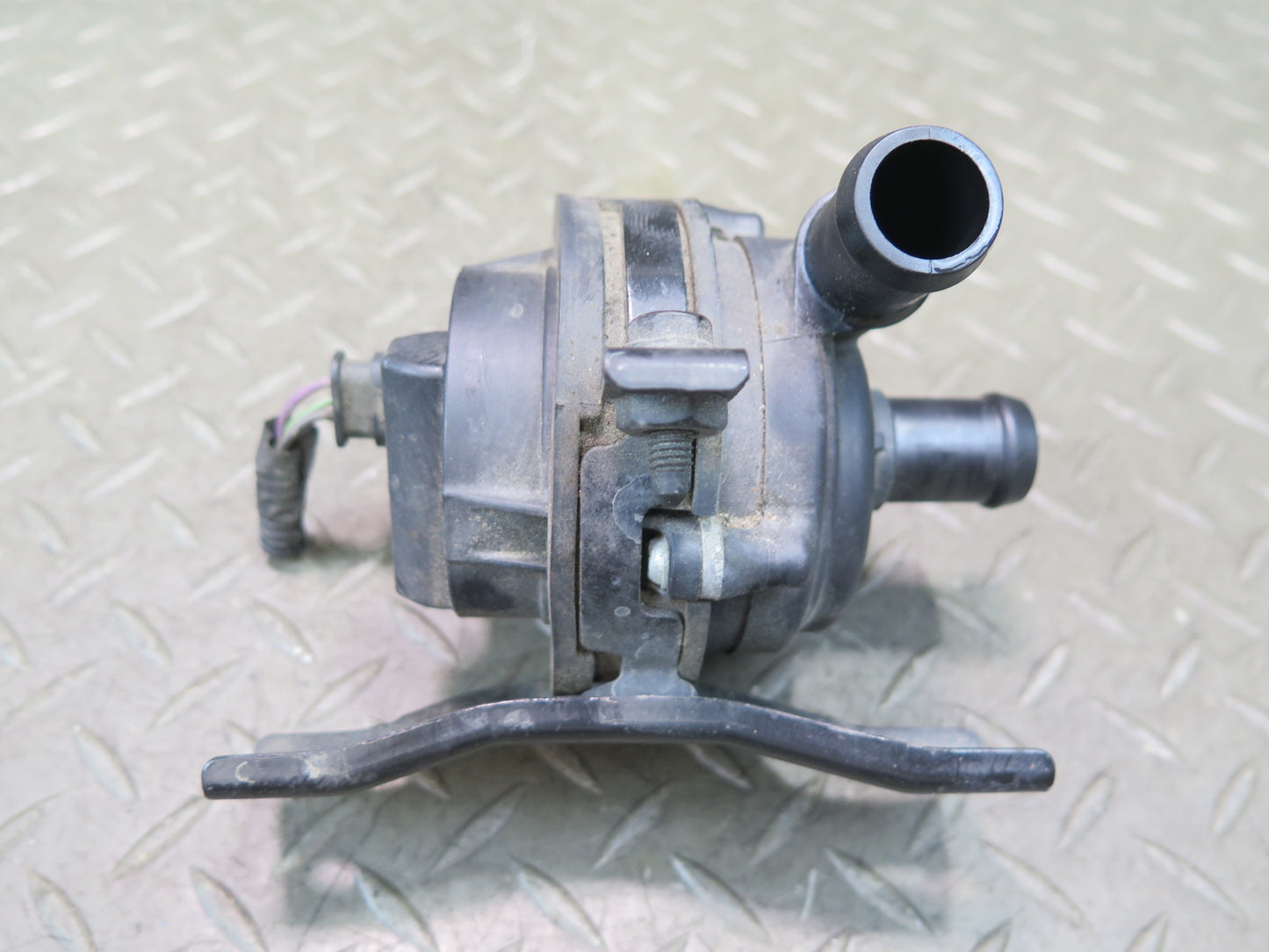 2017-2023 Alfa Romeo Stelvio 2.0L Engine Coolant Auxiliary Water Pump