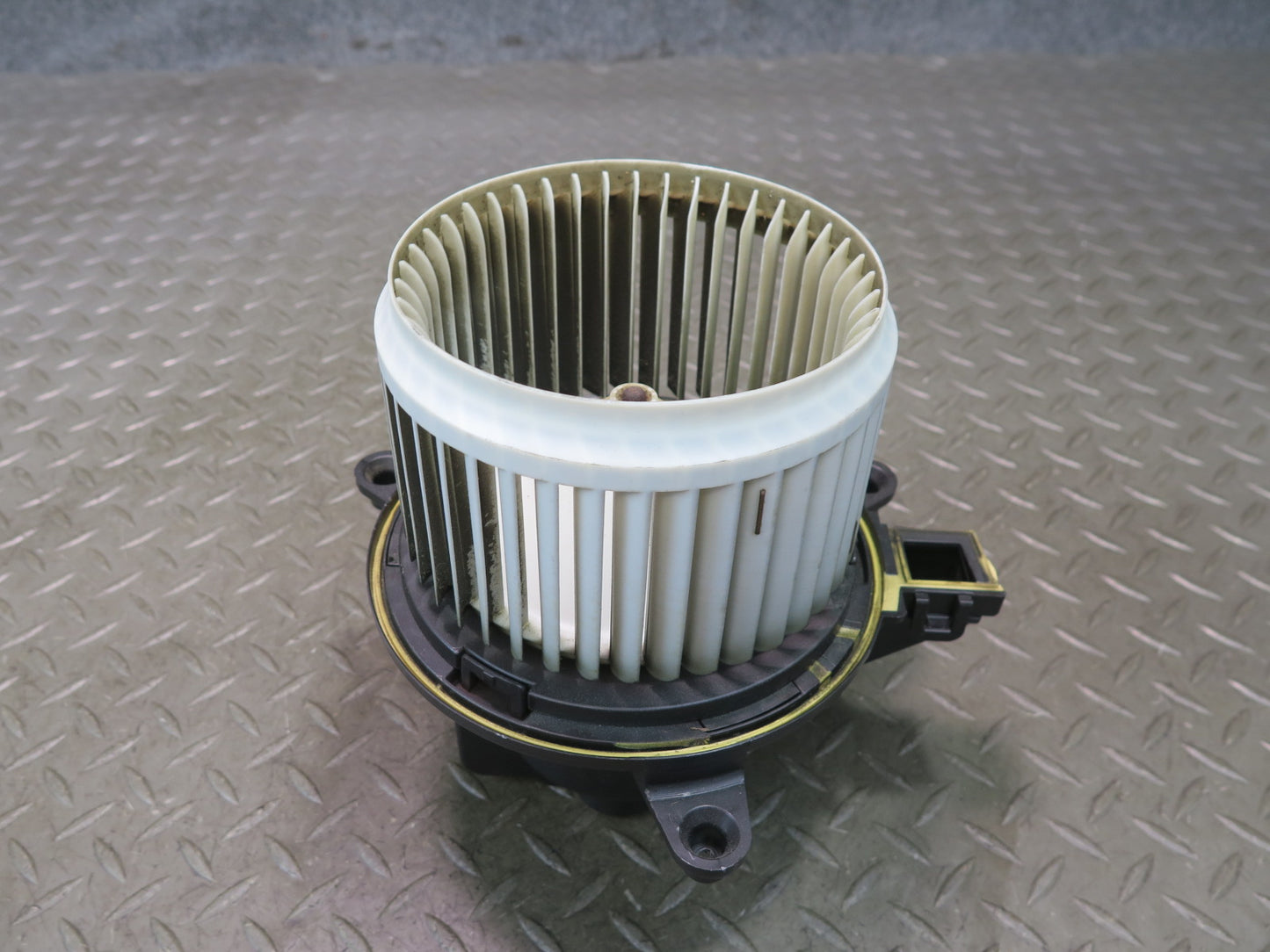 2017-2023 Alfa Romeo Stelvio A/C Heater Blower Motor Fan W/ Resistor