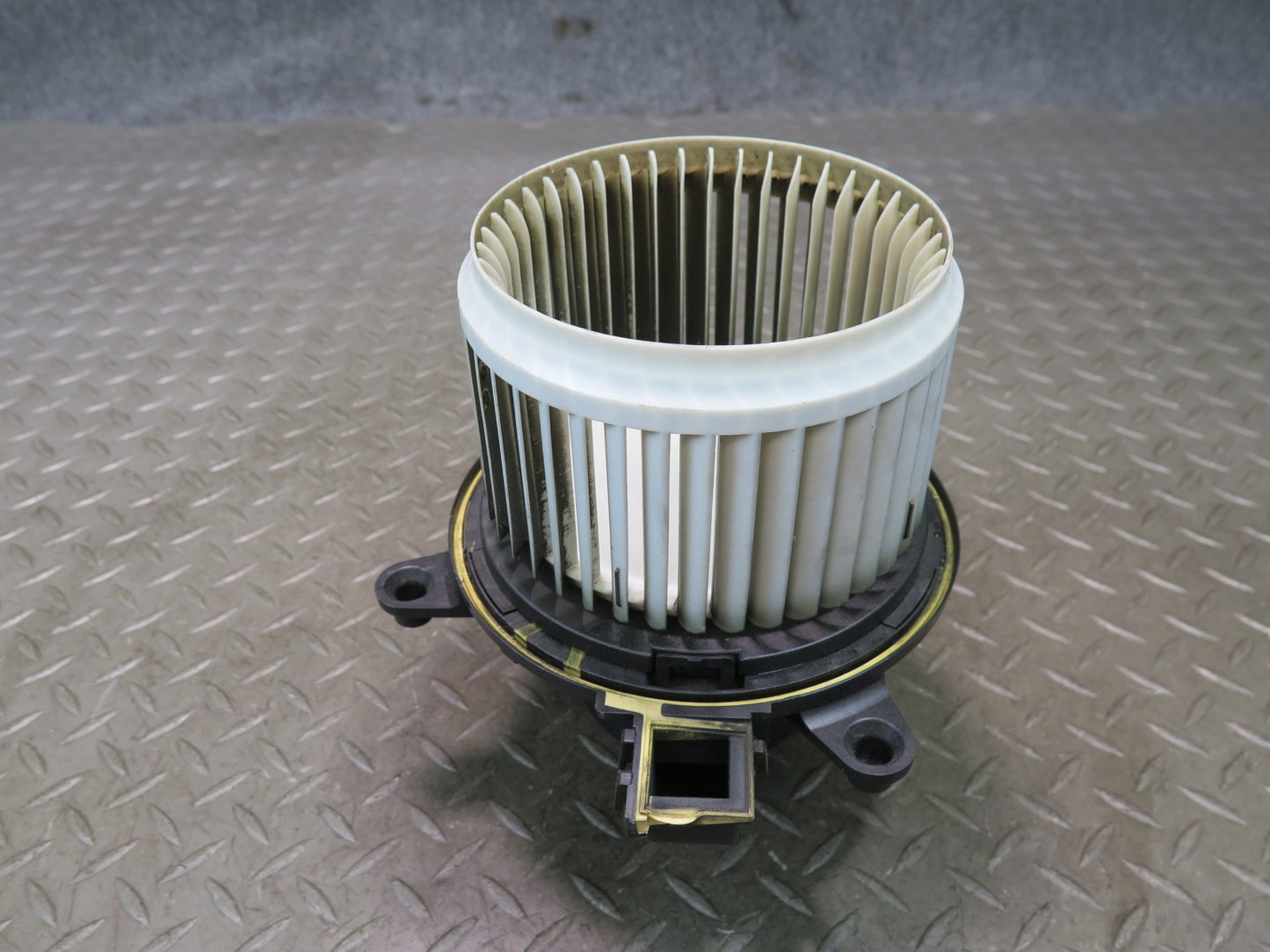 2017-2023 Alfa Romeo Stelvio A/C Heater Blower Motor Fan W/ Resistor