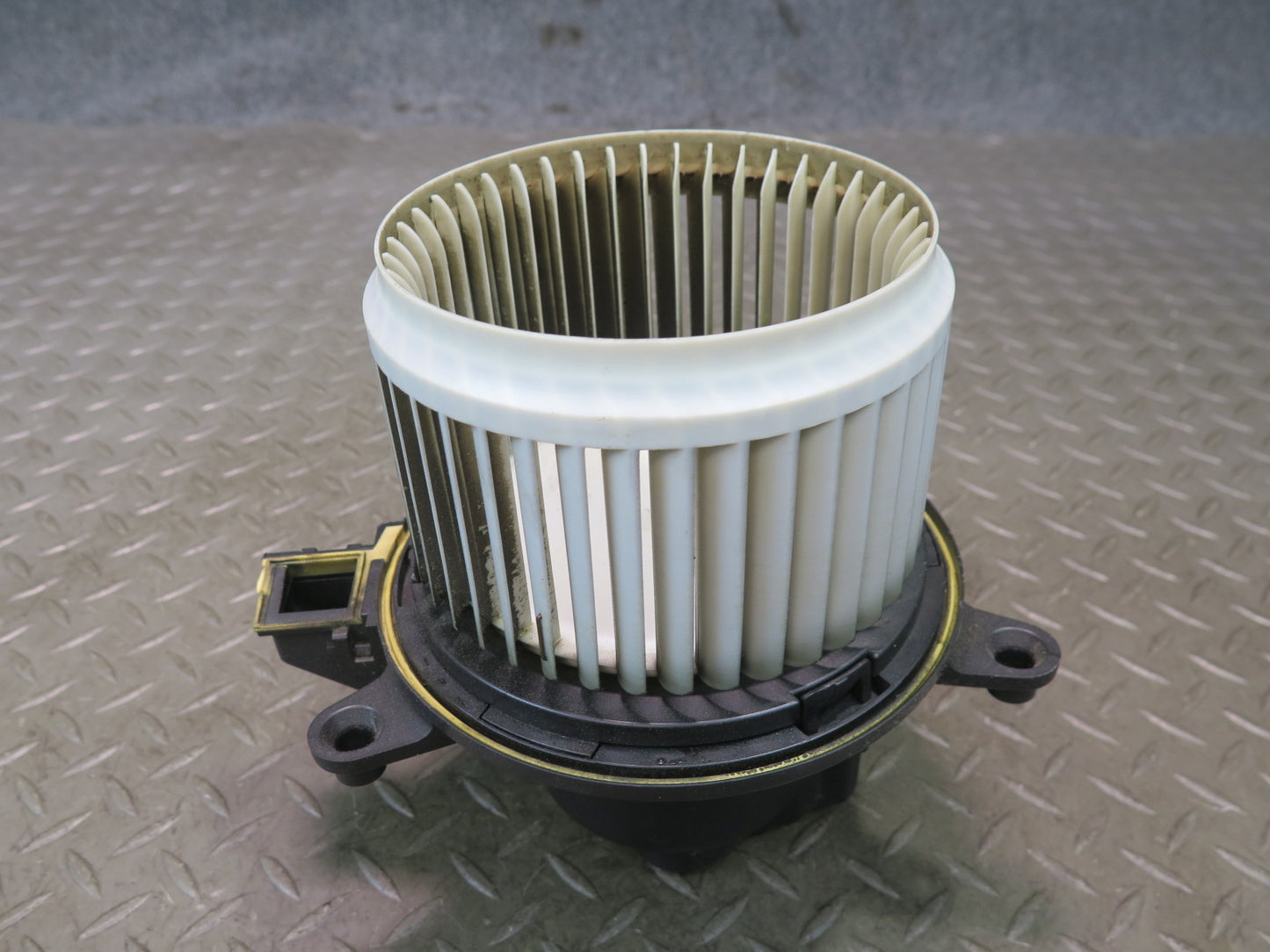 2017-2023 Alfa Romeo Stelvio A/C Heater Blower Motor Fan W/ Resistor