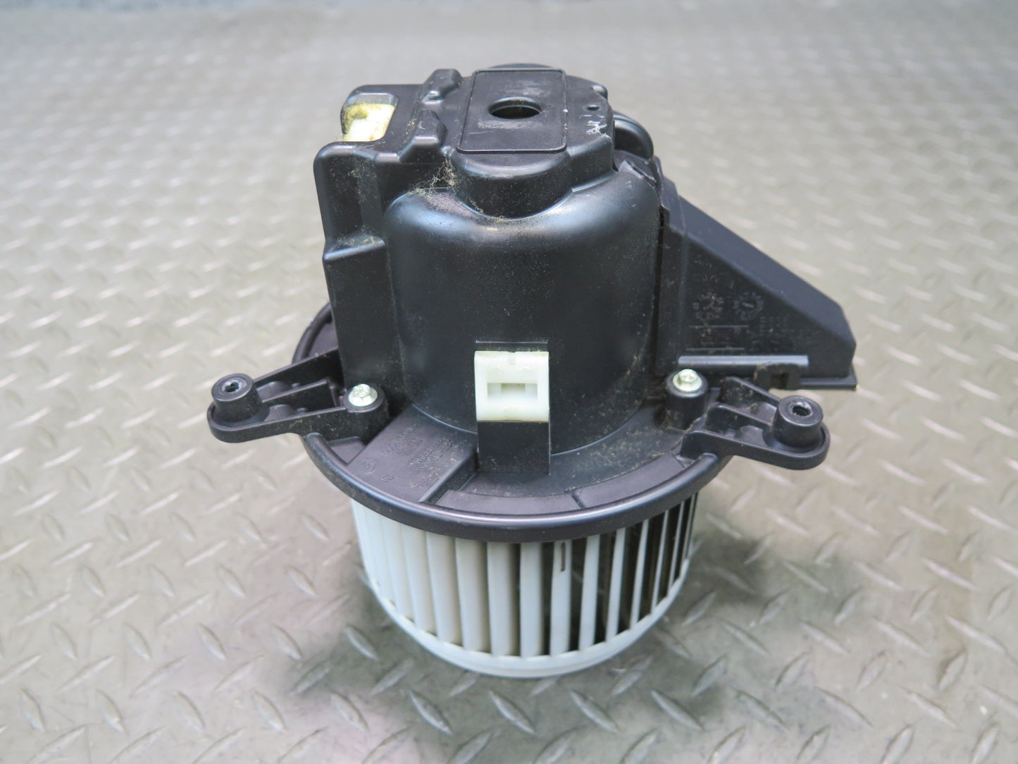 2017-2023 Alfa Romeo Stelvio A/C Heater Blower Motor Fan W/ Resistor