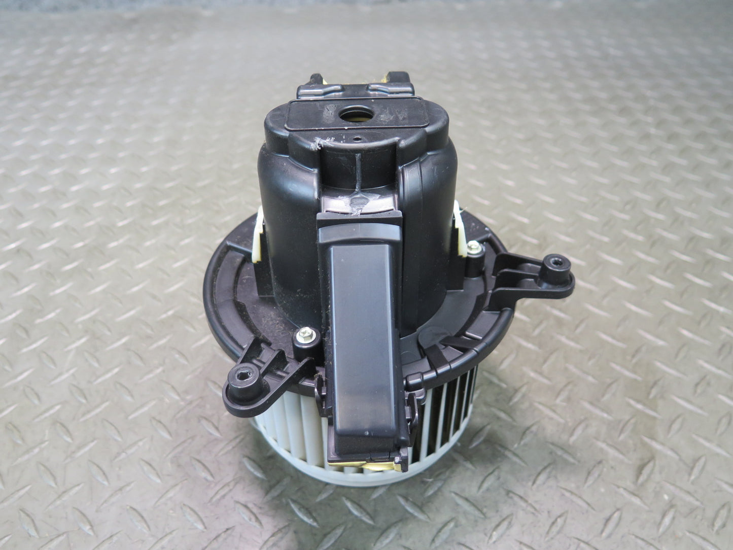 2017-2023 Alfa Romeo Stelvio A/C Heater Blower Motor Fan W/ Resistor