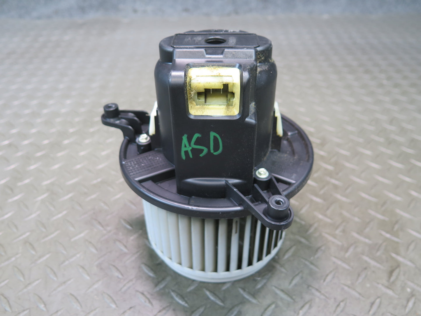 2017-2023 Alfa Romeo Stelvio A/C Heater Blower Motor Fan W/ Resistor