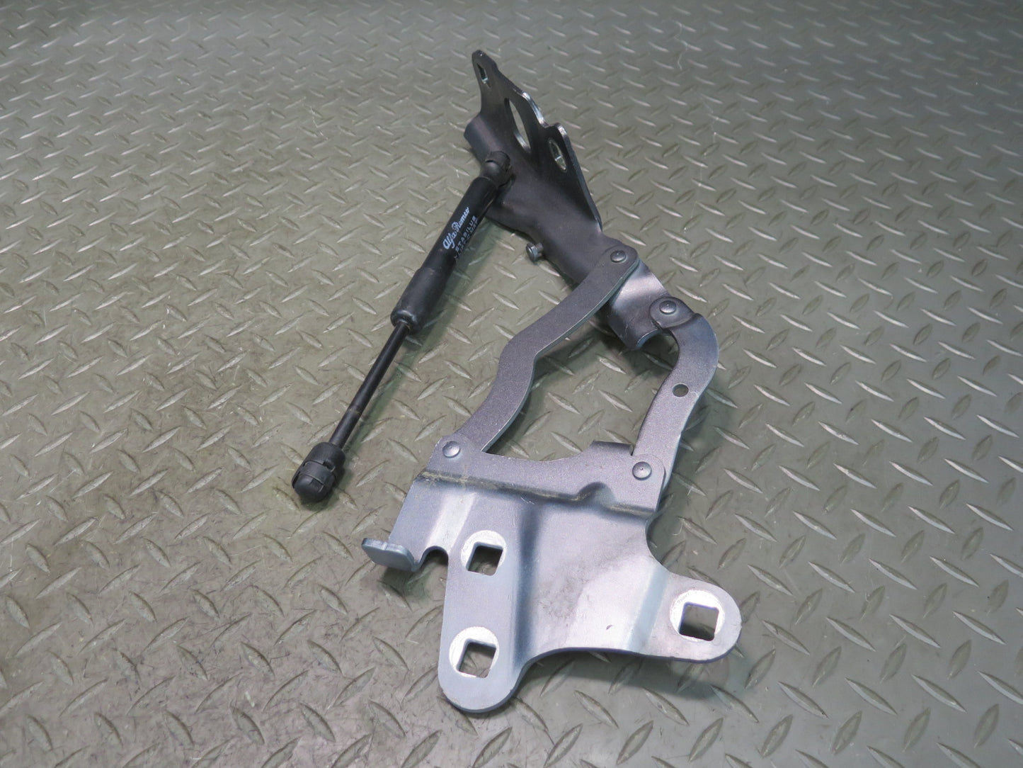 2017-2023 Alfa Romeo Front Left & Right Hood Bonnet Hinge Support Set
