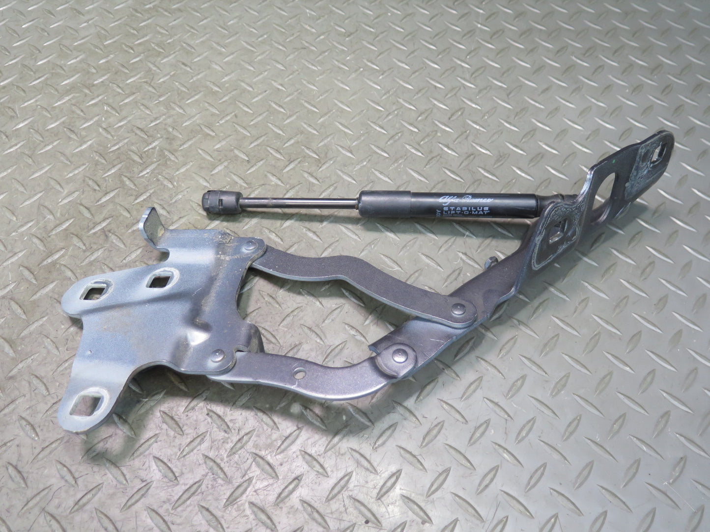 2017-2023 Alfa Romeo Front Left & Right Hood Bonnet Hinge Support Set