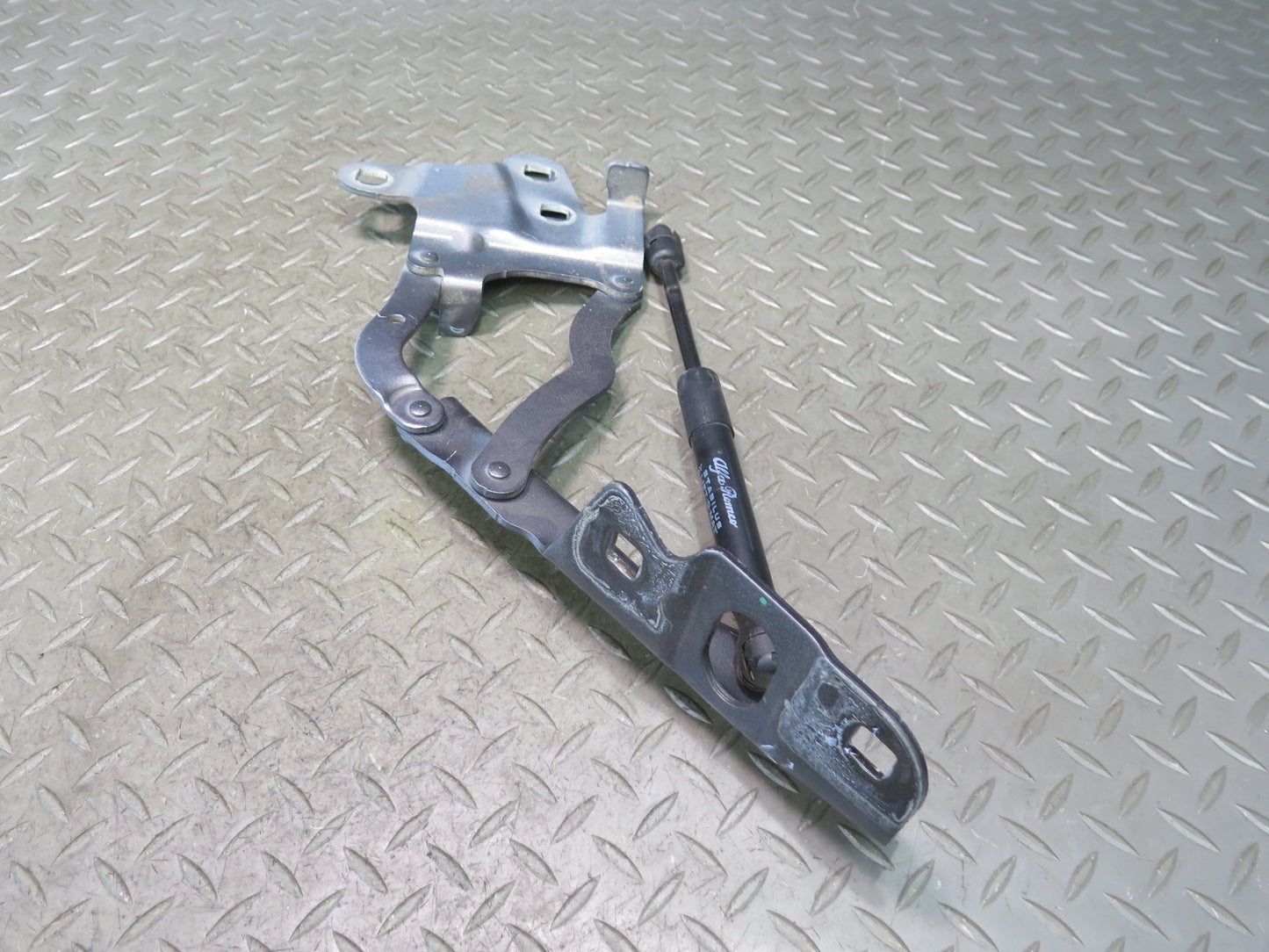 2017-2023 Alfa Romeo Front Left & Right Hood Bonnet Hinge Support Set