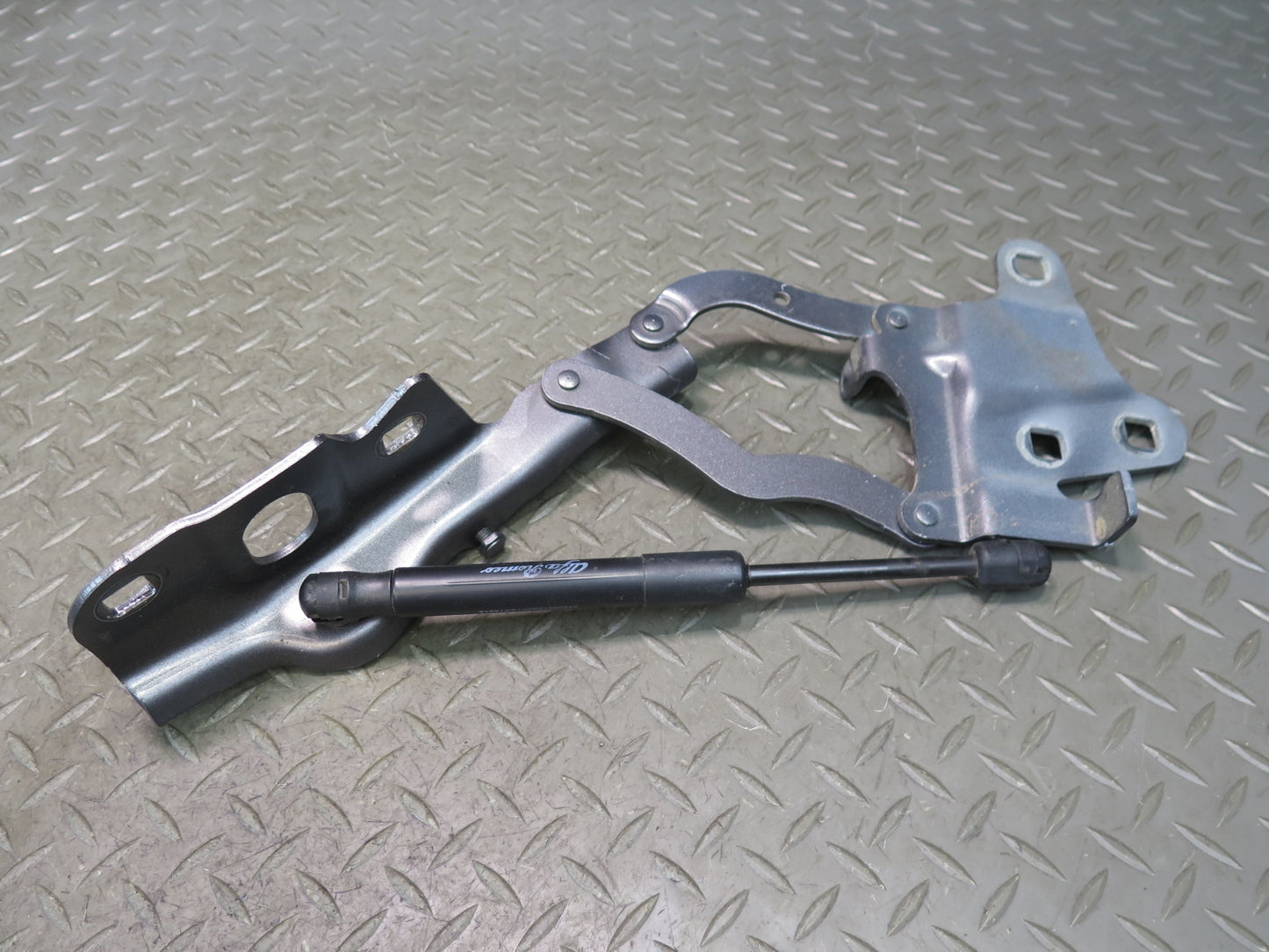 2017-2023 Alfa Romeo Front Left & Right Hood Bonnet Hinge Support Set