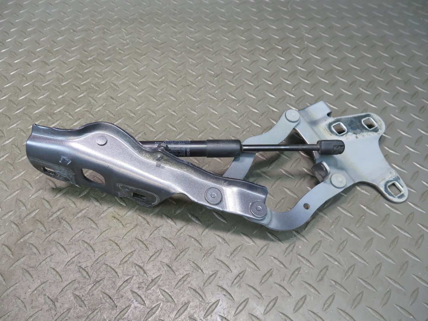 2017-2023 Alfa Romeo Front Left & Right Hood Bonnet Hinge Support Set