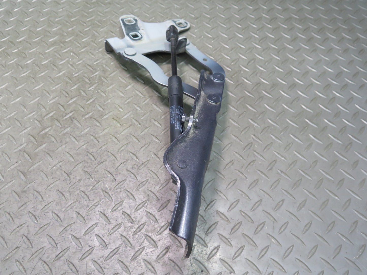 2017-2023 Alfa Romeo Front Left & Right Hood Bonnet Hinge Support Set