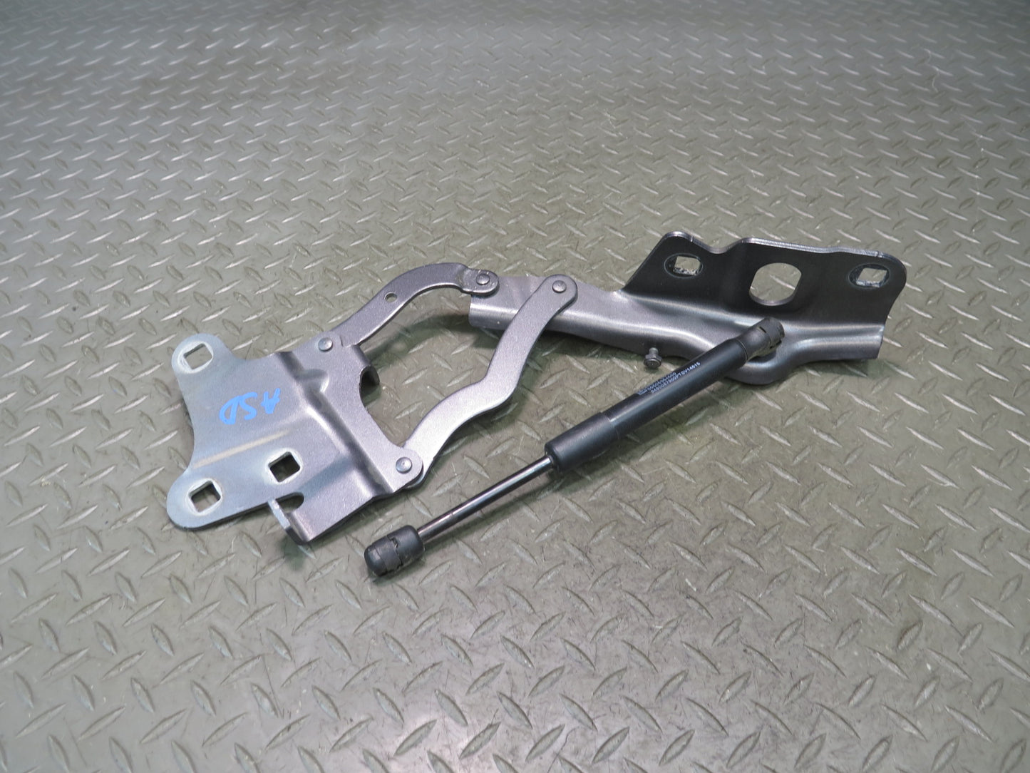 2017-2023 Alfa Romeo Front Left & Right Hood Bonnet Hinge Support Set
