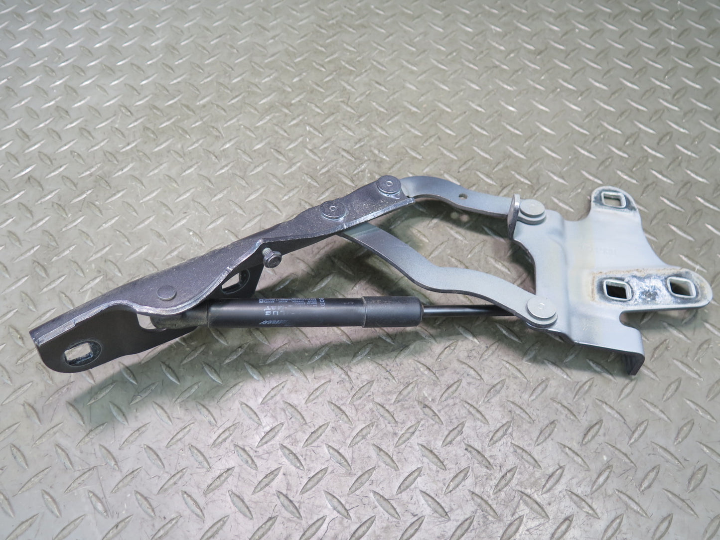 2017-2023 Alfa Romeo Front Left & Right Hood Bonnet Hinge Support Set