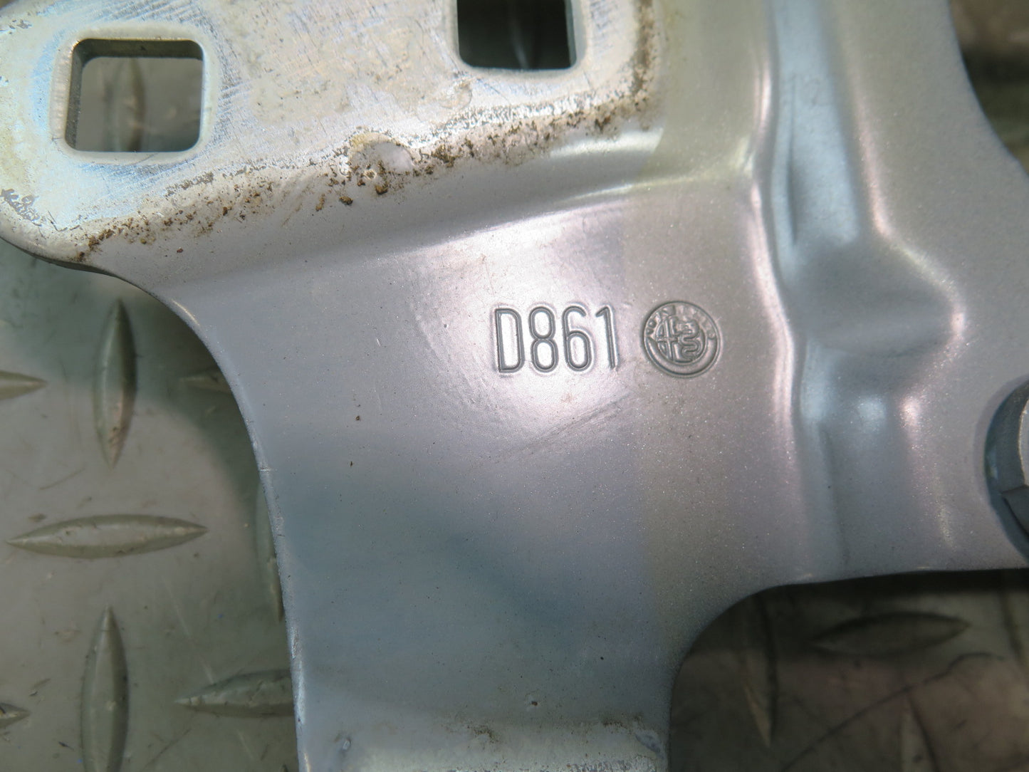 2017-2023 Alfa Romeo Front Left & Right Hood Bonnet Hinge Support Set