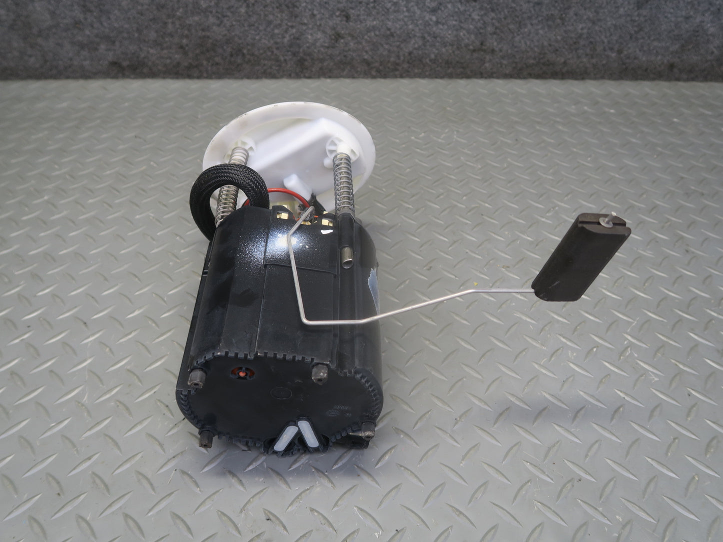 2017-2020 Maserati Levante M161 3.0L Fuel Pump Level Sensor Sending Unit Set
