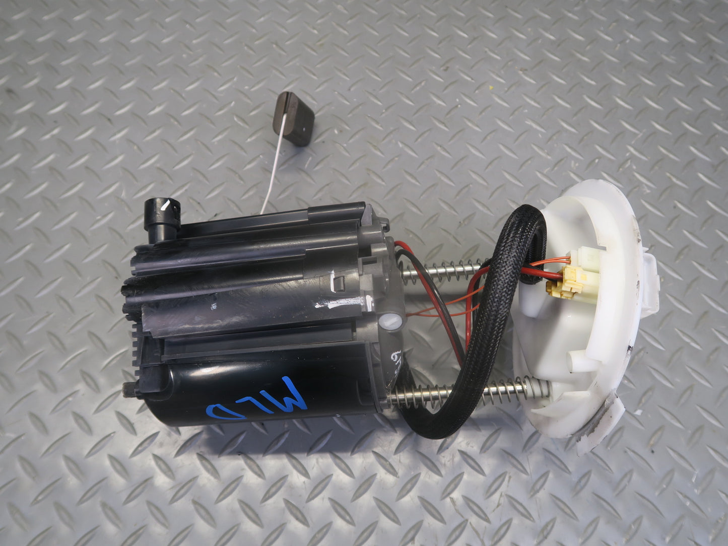 2017-2020 Maserati Levante M161 3.0L Fuel Pump Level Sensor Sending Unit Set