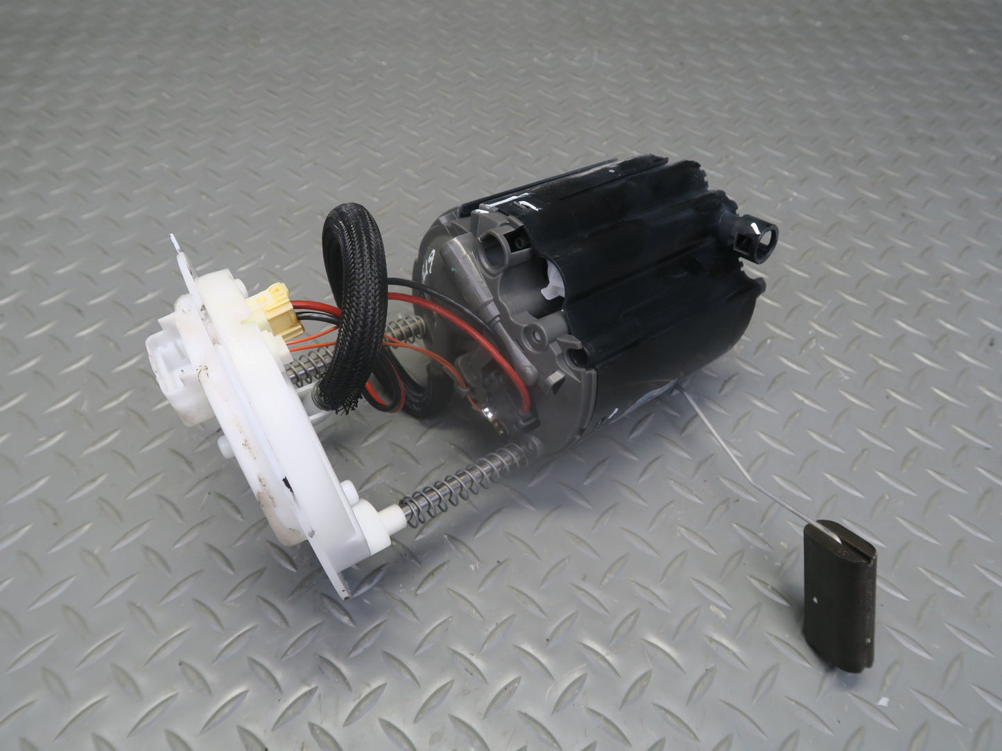 2017-2020 Maserati Levante M161 3.0L Fuel Pump Level Sensor Sending Unit Set