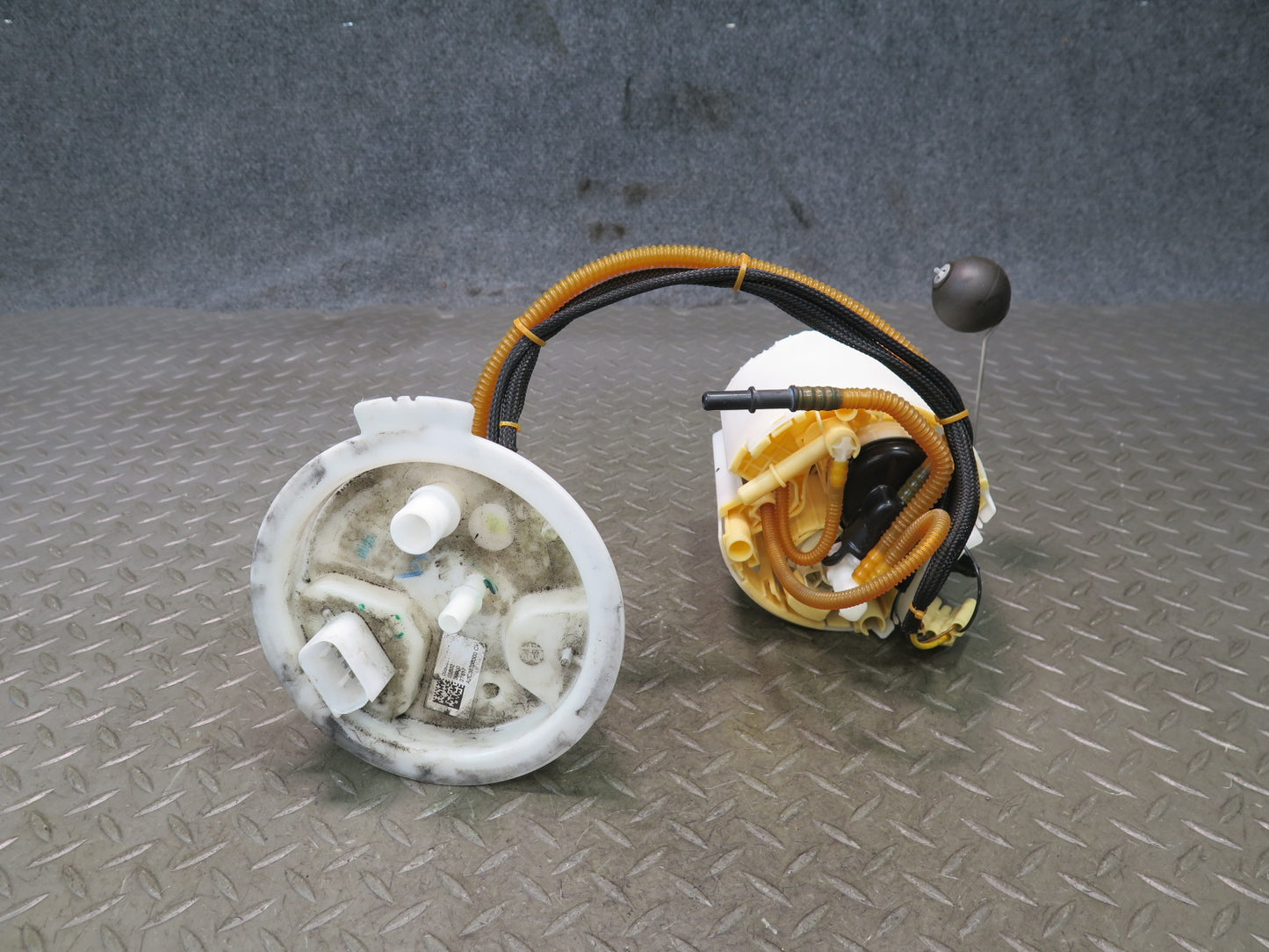 2017-2023 Alfa Romeo Stelvio 2.0L Engine Fuel Pump Level Sending Unit Assembly