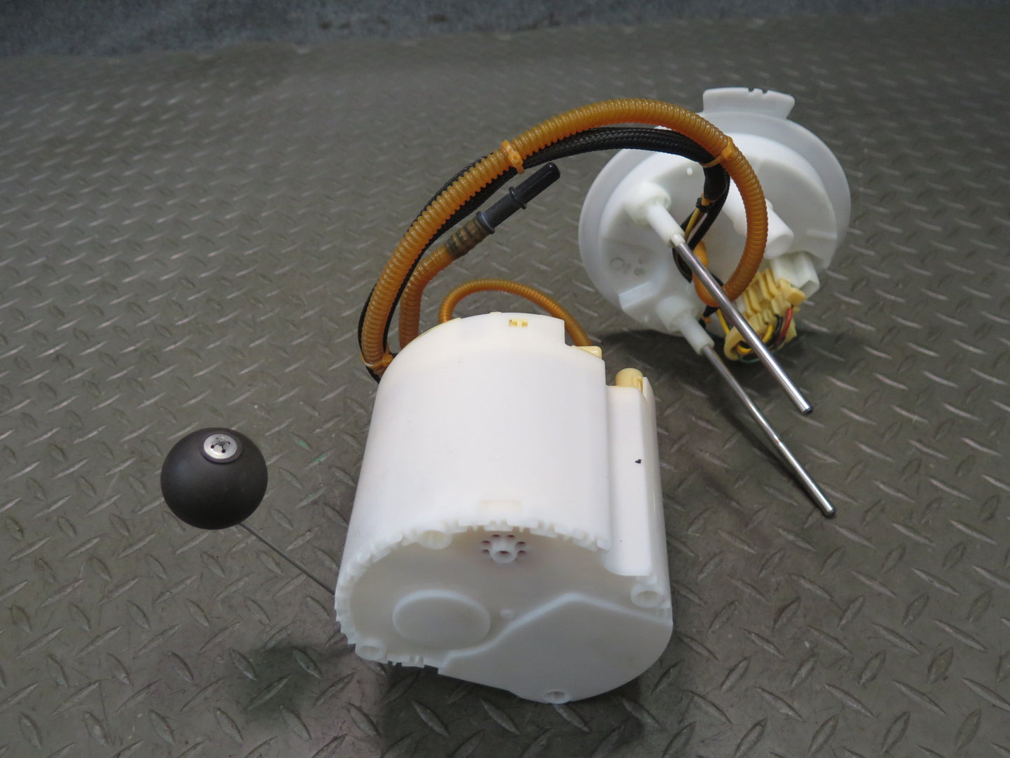 2017-2023 Alfa Romeo Stelvio 2.0L Engine Fuel Pump Level Sending Unit Assembly