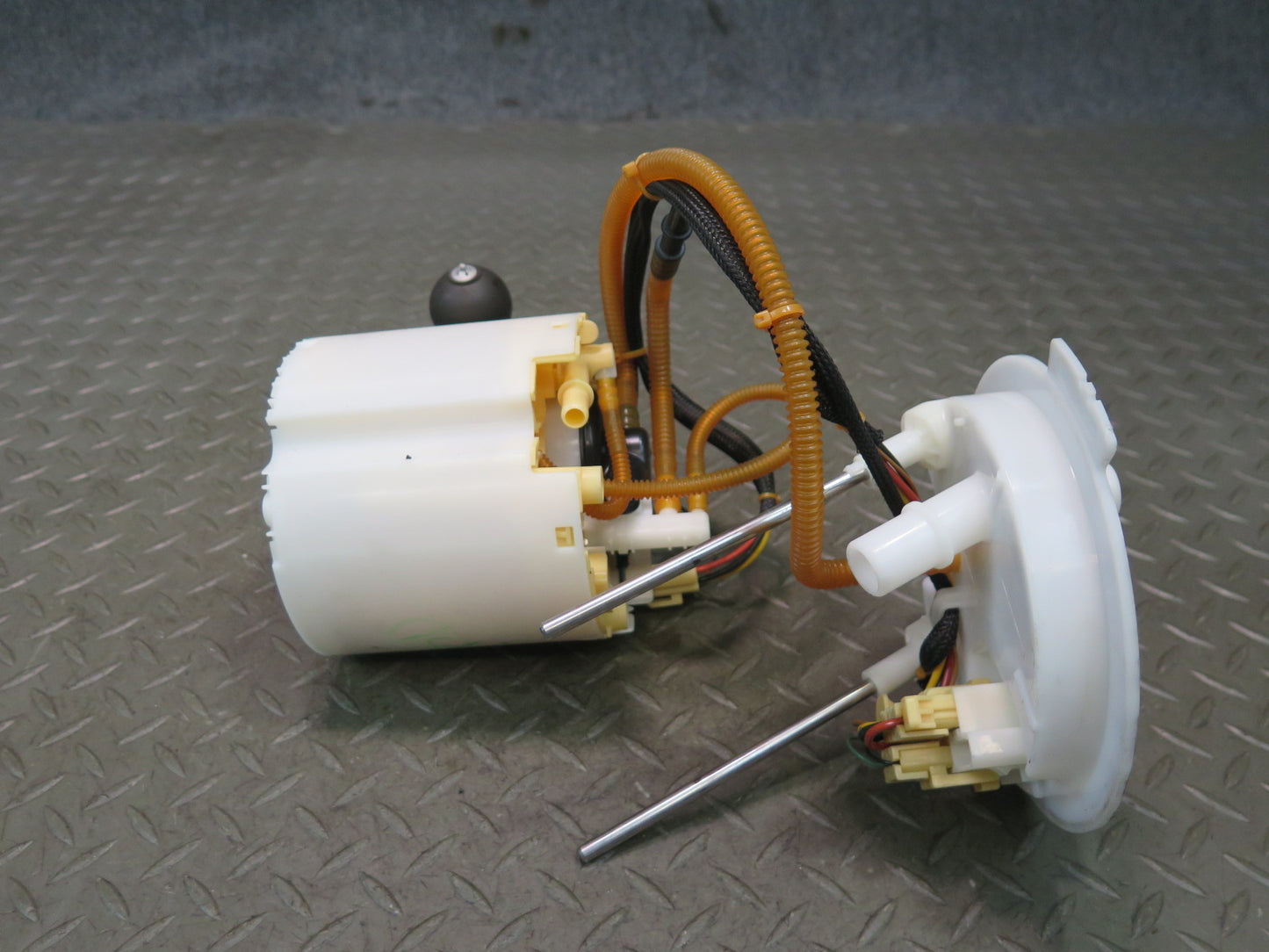 2017-2023 Alfa Romeo Stelvio 2.0L Engine Fuel Pump Level Sending Unit Assembly