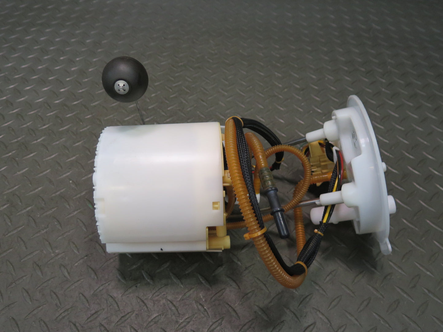 2017-2023 Alfa Romeo Stelvio 2.0L Engine Fuel Pump Level Sending Unit Assembly