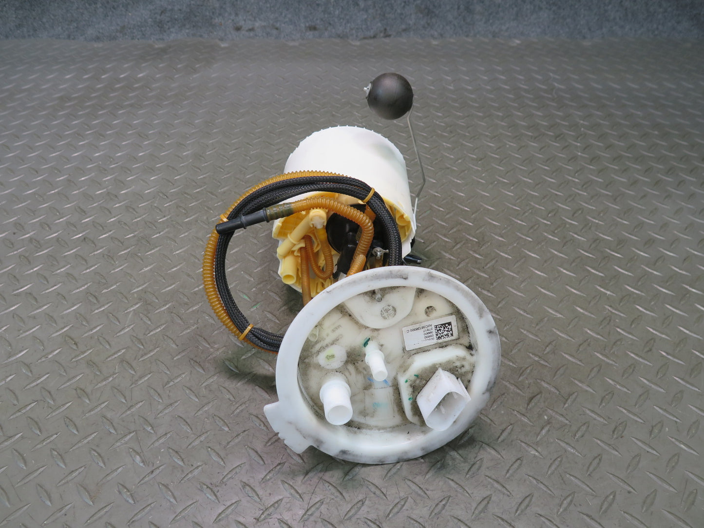 2017-2023 Alfa Romeo Stelvio 2.0L Engine Fuel Pump Level Sending Unit Assembly