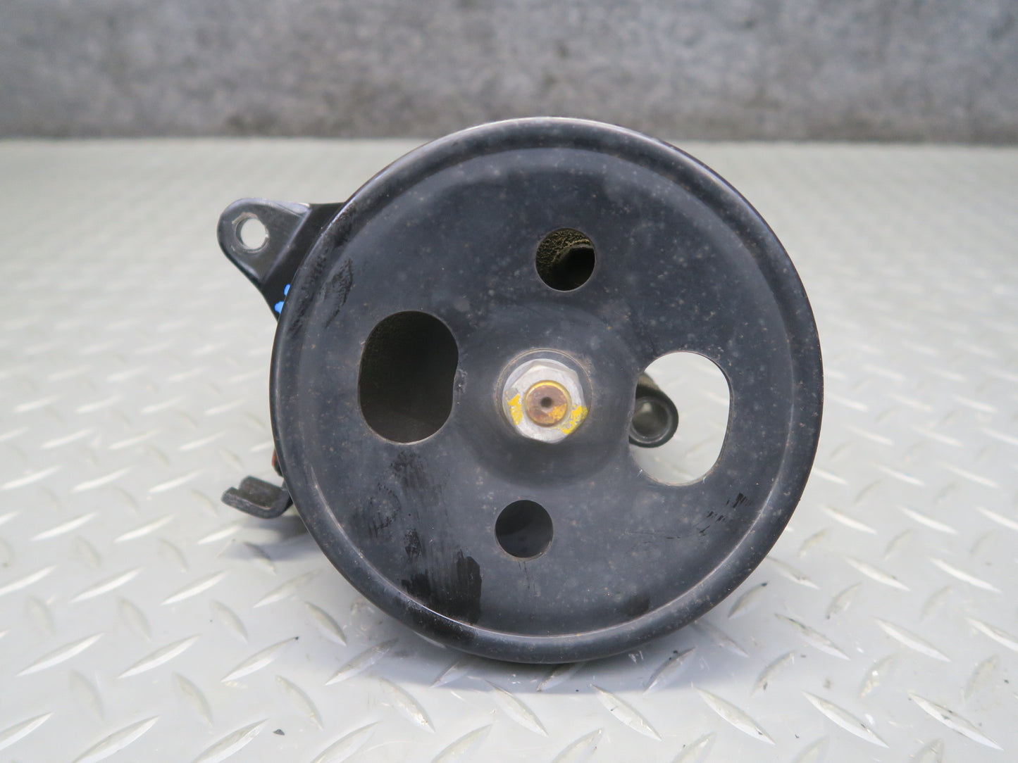 95-97 Nissan Gloria HY33 3.0L Power Steering Pump w Pulley 60K Miles OEM
