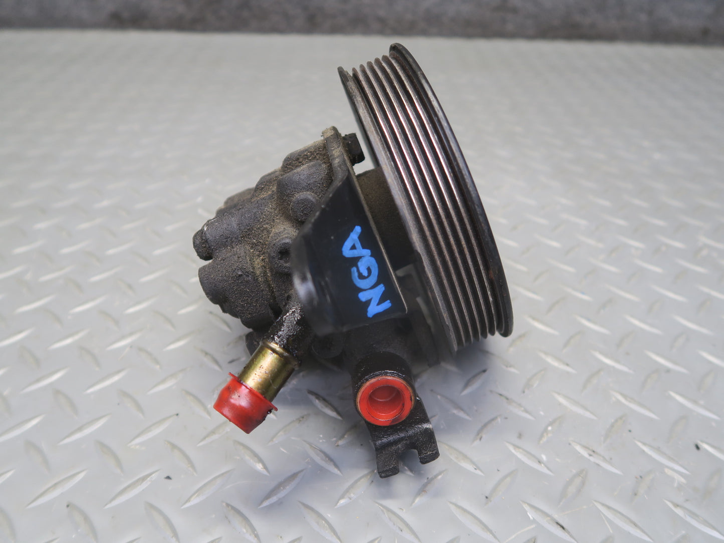 95-97 Nissan Gloria HY33 3.0L Power Steering Pump w Pulley 60K Miles OEM
