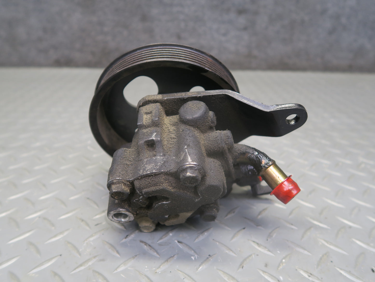 95-97 Nissan Gloria HY33 3.0L Power Steering Pump w Pulley 60K Miles OEM