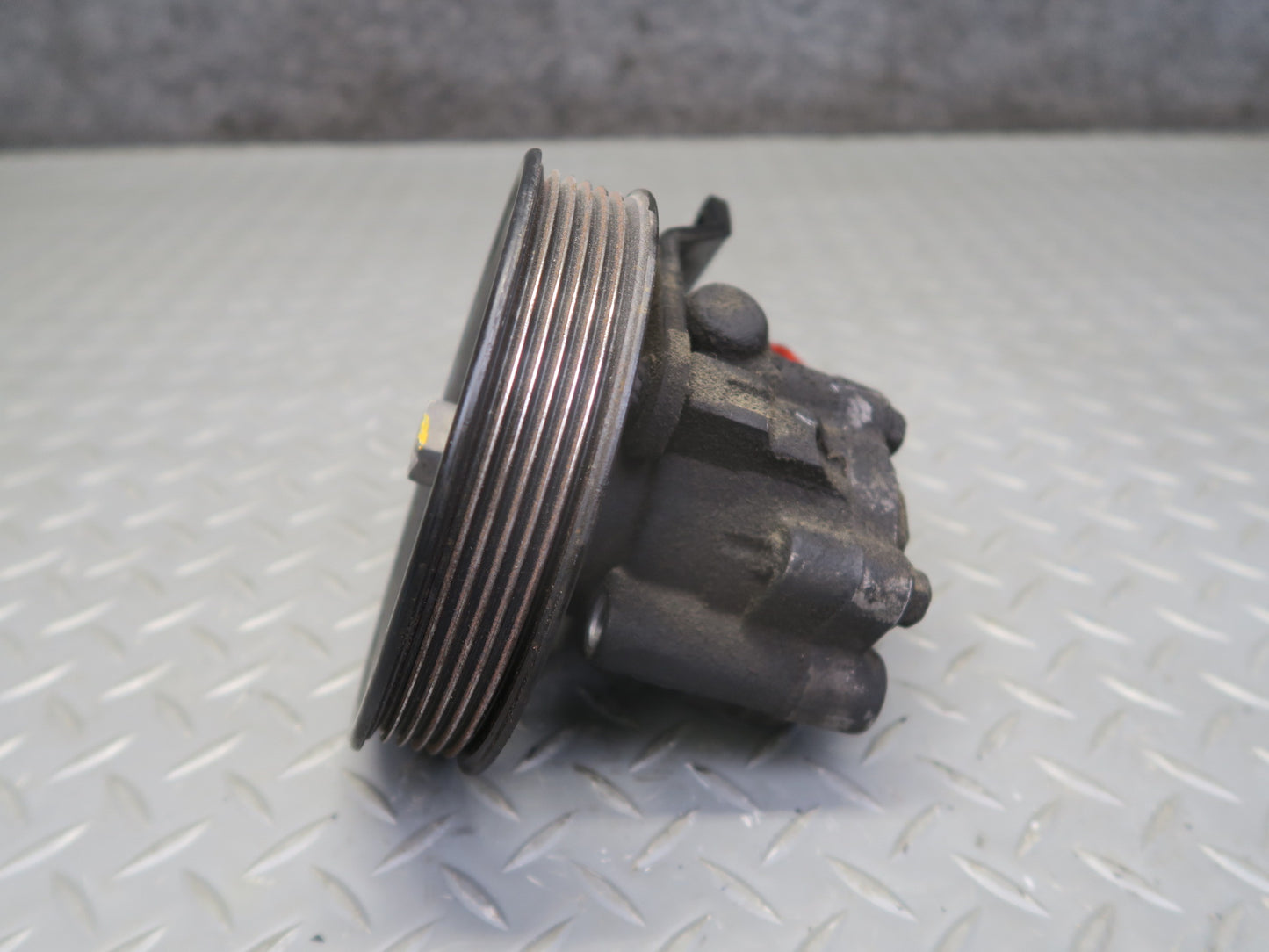 95-97 Nissan Gloria HY33 3.0L Power Steering Pump w Pulley 60K Miles OEM