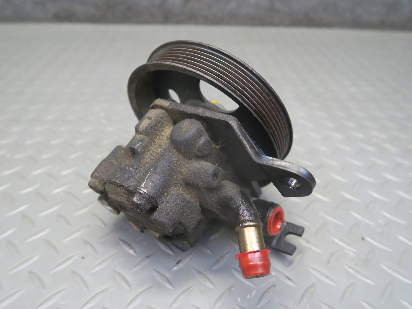 95-97 Nissan Gloria HY33 3.0L Power Steering Pump w Pulley 60K Miles OEM