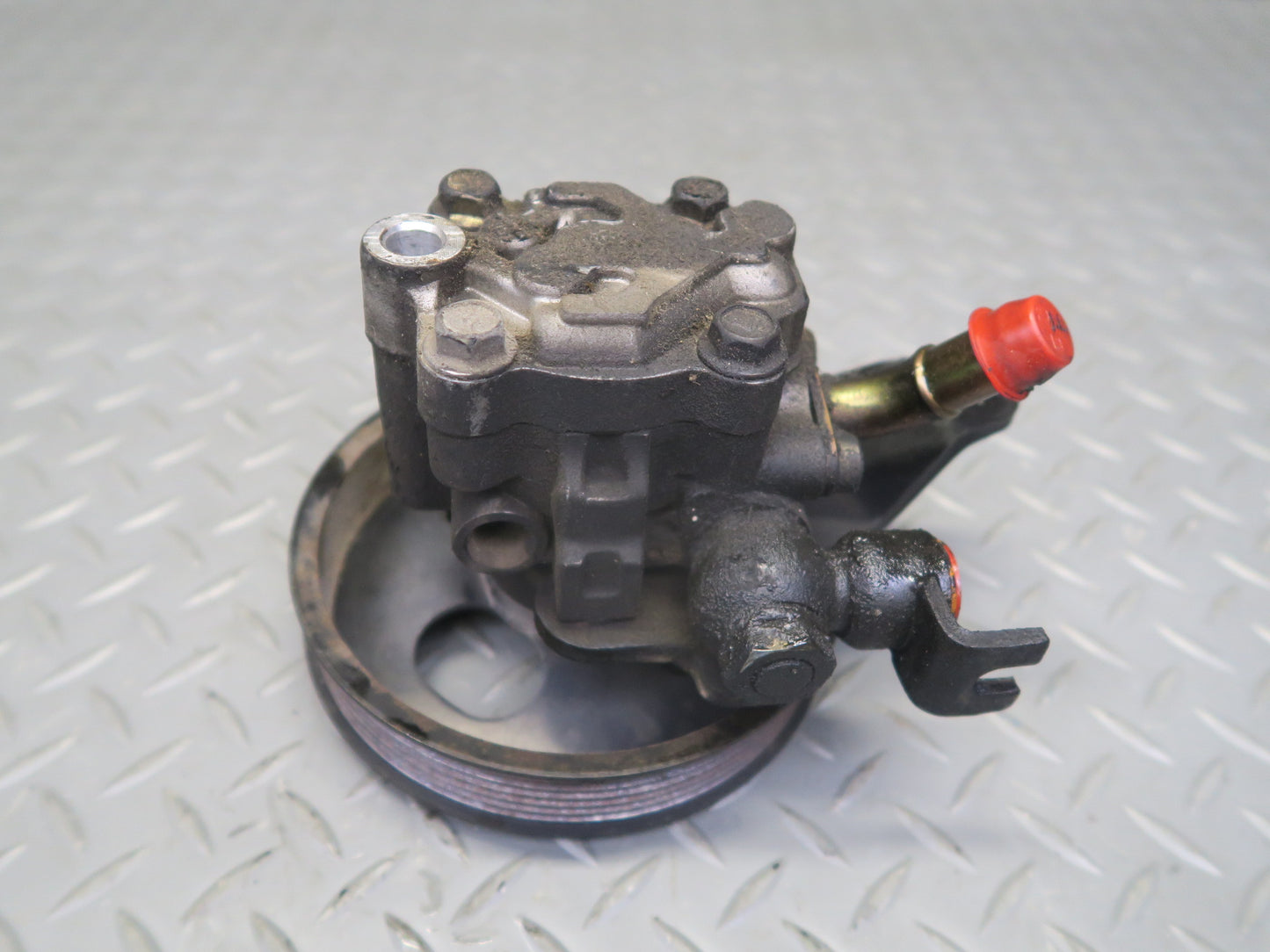 95-97 Nissan Gloria HY33 3.0L Power Steering Pump w Pulley 60K Miles OEM
