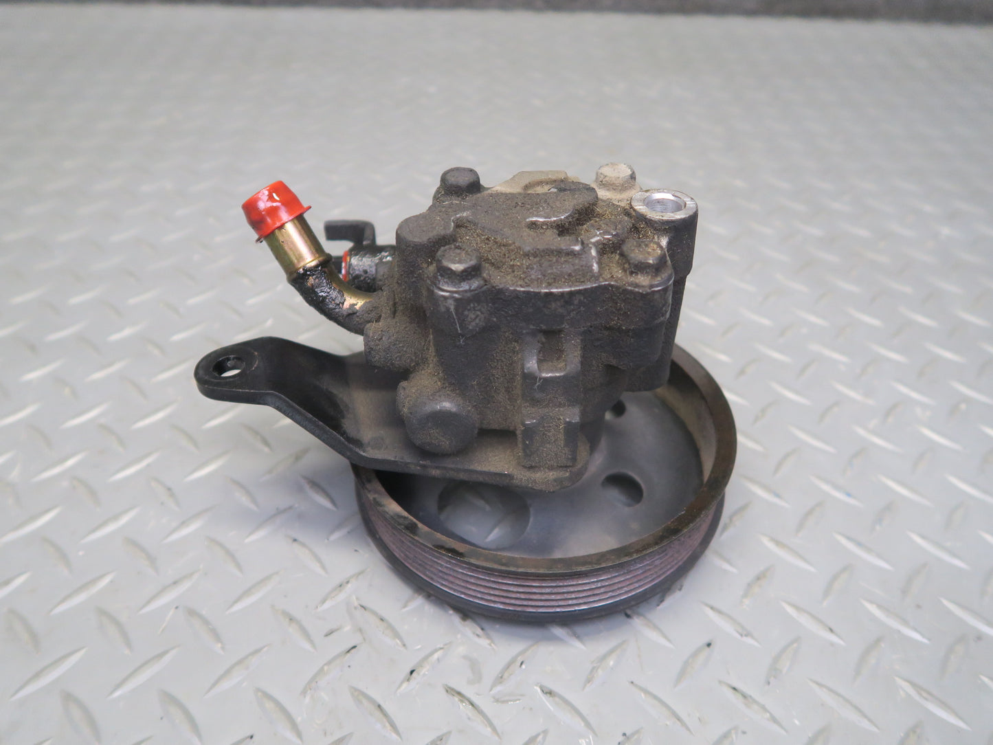 95-97 Nissan Gloria HY33 3.0L Power Steering Pump w Pulley 60K Miles OEM