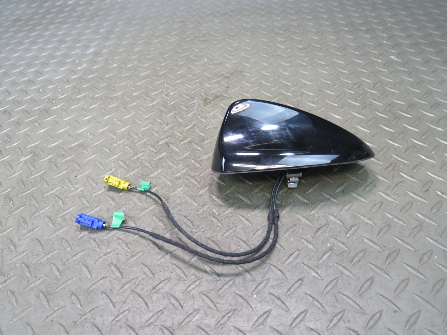 2017-2023 Alfa Romeo Stelvio Upper Roof AM FM Radio Shark FIN Antenna Black