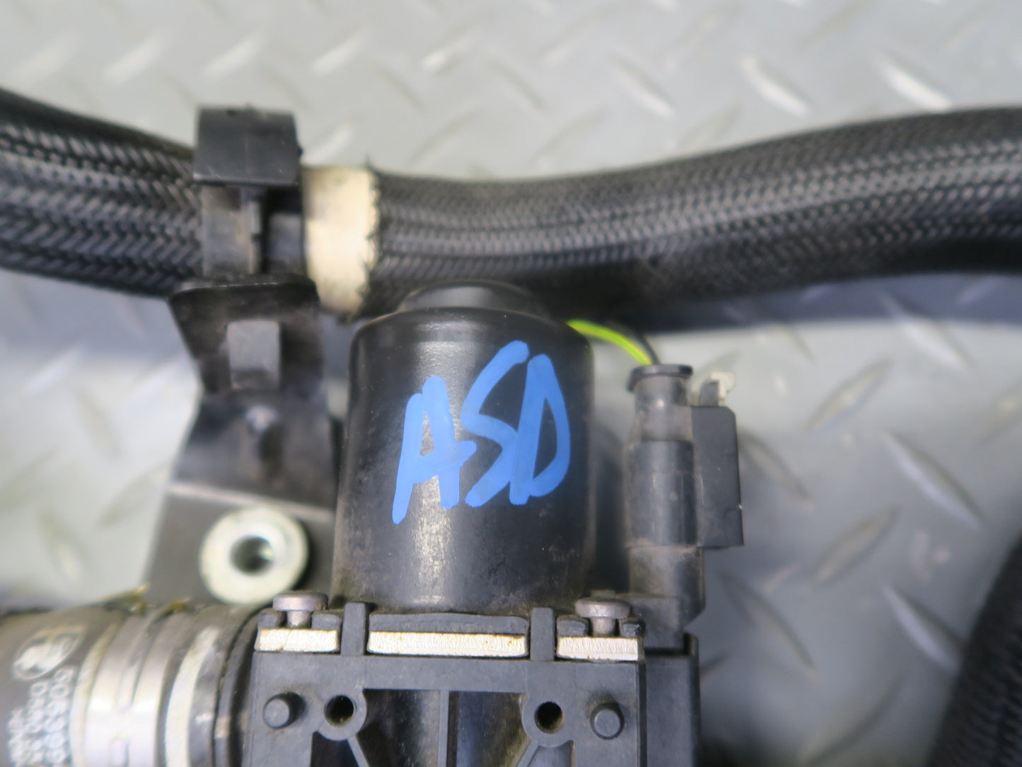 2017-2023 Alfa Romeo Stelvio 2.0L Coolant Hvac Heater Control Valve W/ Hoses