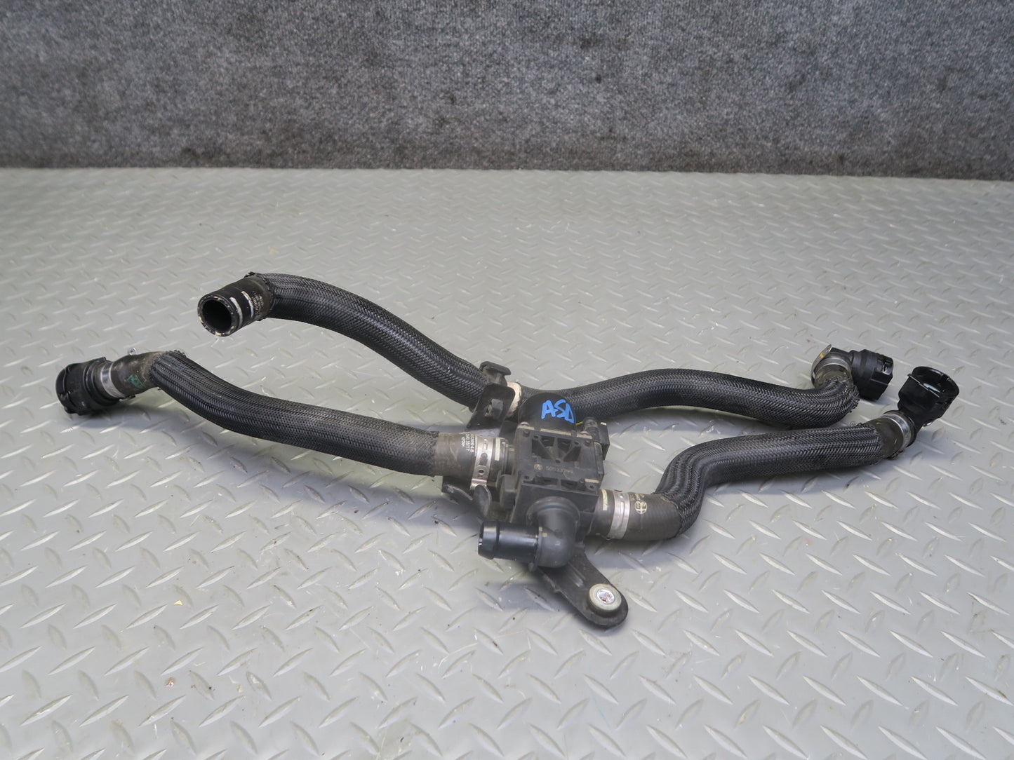 2017-2023 Alfa Romeo Stelvio 2.0L Coolant Hvac Heater Control Valve W/ Hoses