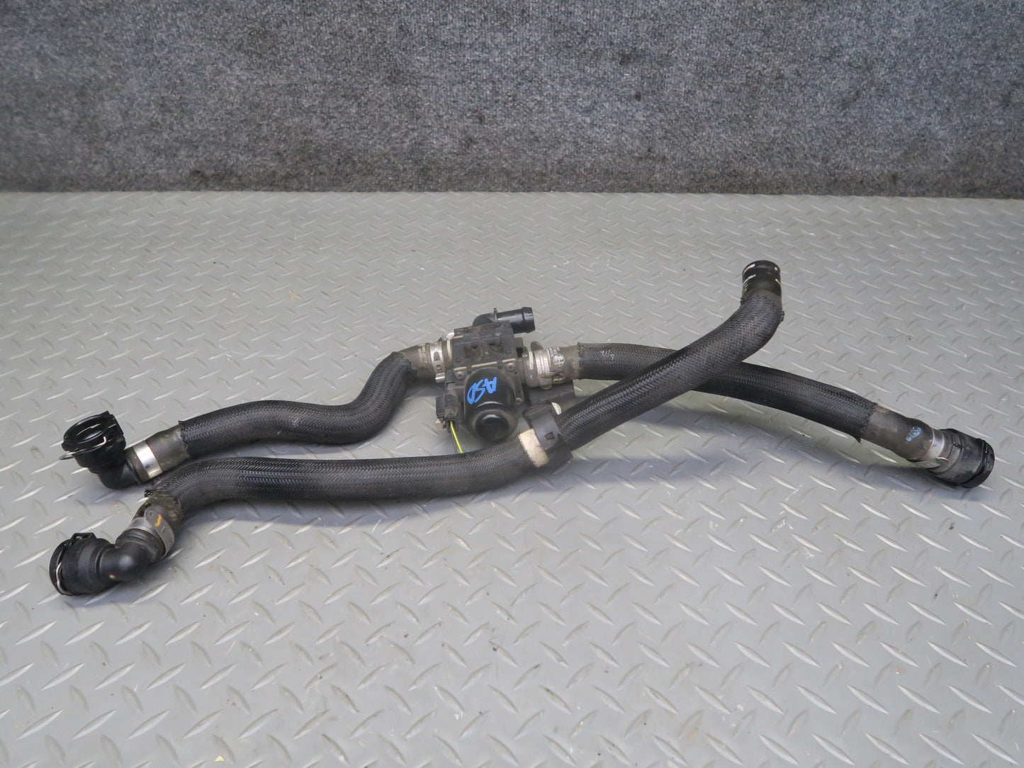 2017-2023 Alfa Romeo Stelvio 2.0L Coolant Hvac Heater Control Valve W/ Hoses