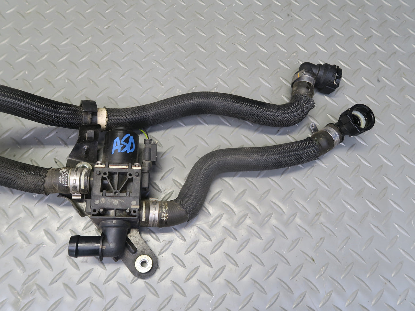 2017-2023 Alfa Romeo Stelvio 2.0L Coolant Hvac Heater Control Valve W/ Hoses