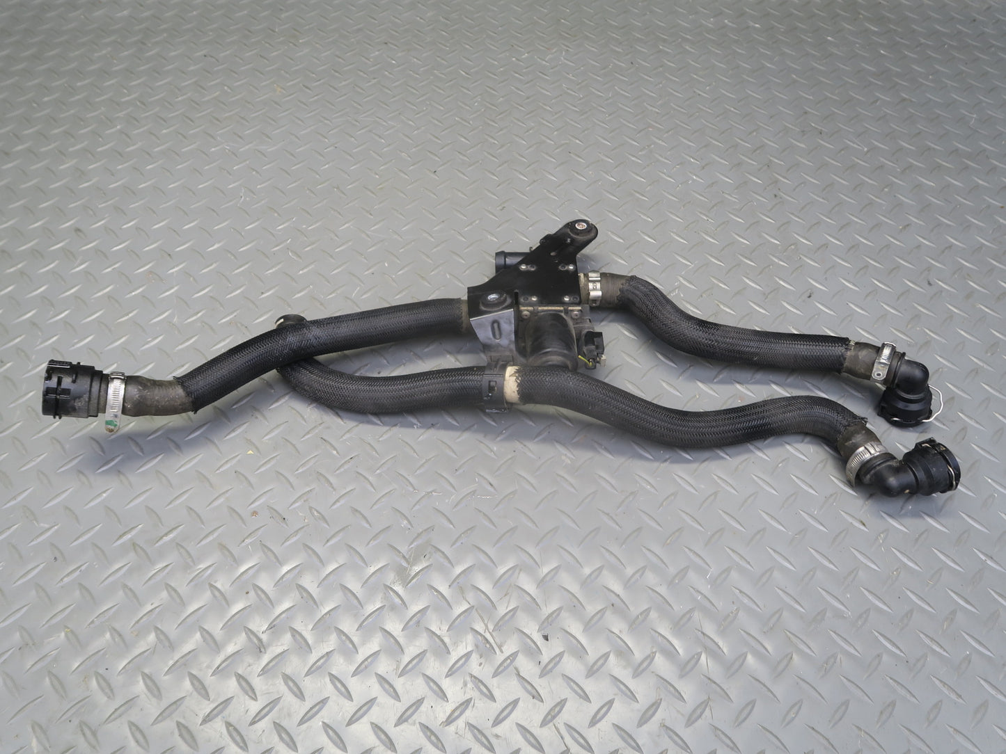 2017-2023 Alfa Romeo Stelvio 2.0L Coolant Hvac Heater Control Valve W/ Hoses