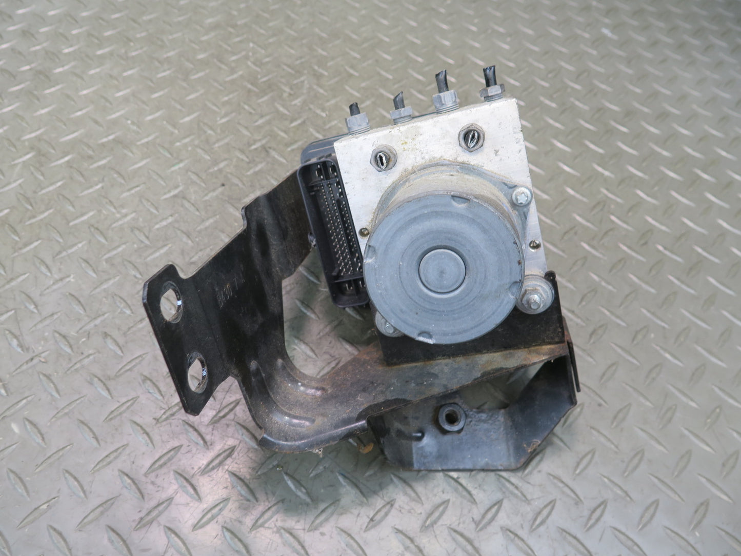 2017-2020 Maserati Levante M161 Anti Lock Brake ABS Pump Module 6700352860