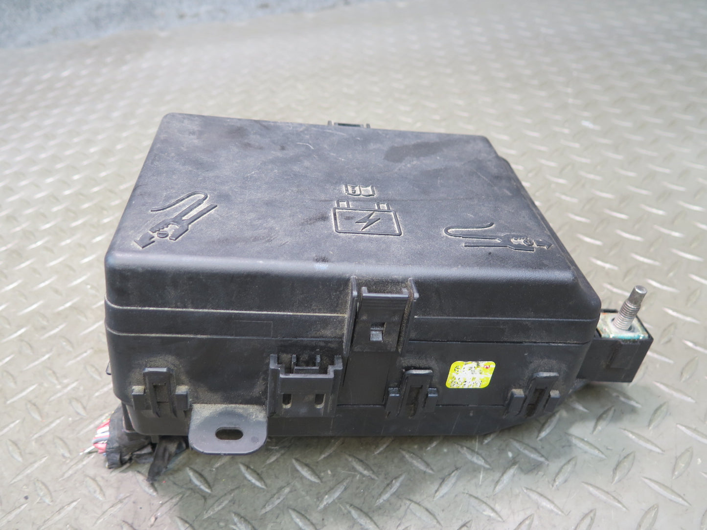 2017-2020 Maserati Levante M161 Engine Bay Fuse Relay Box 670035174