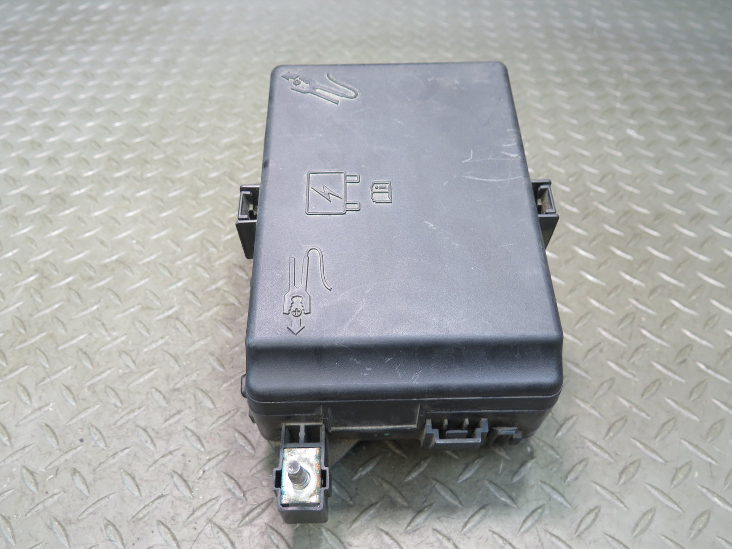 2017-2020 Maserati Levante M161 Engine Bay Fuse Relay Box 670035174