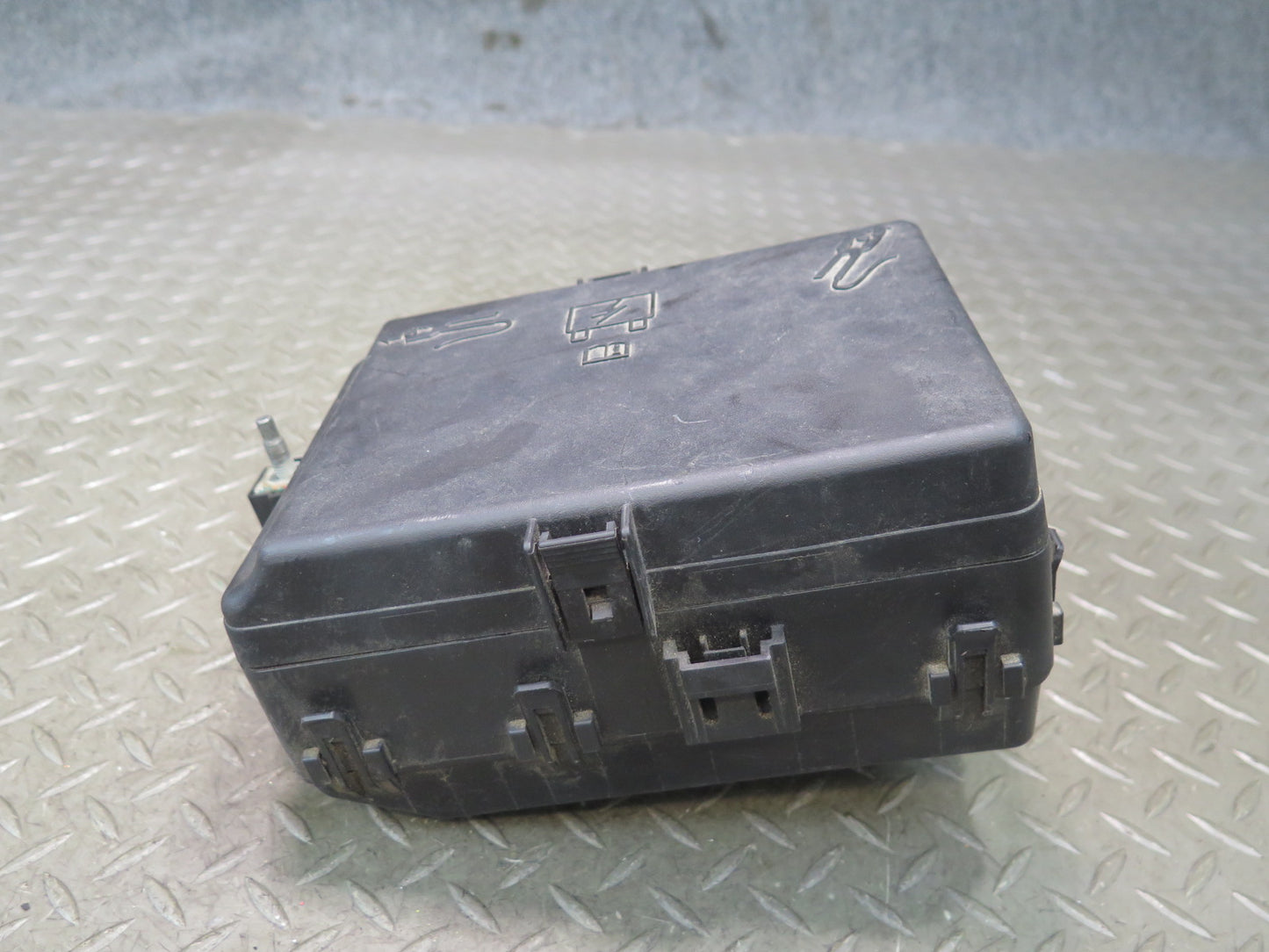 2017-2020 Maserati Levante M161 Engine Bay Fuse Relay Box 670035174