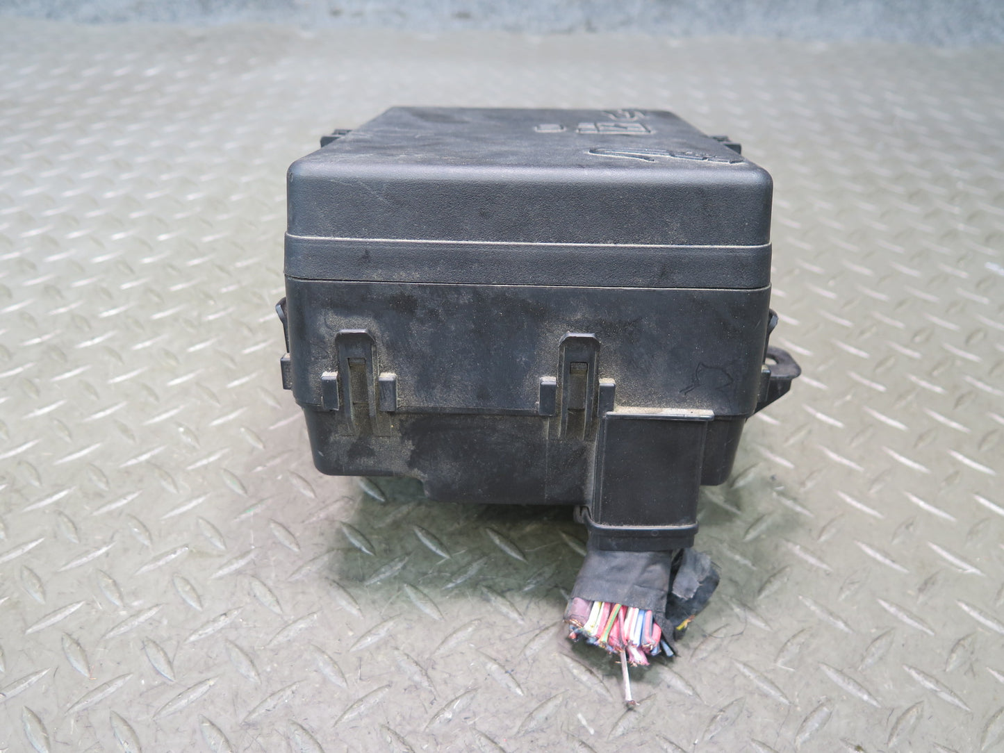 2017-2020 Maserati Levante M161 Engine Bay Fuse Relay Box 670035174