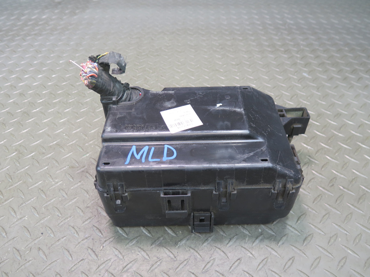 2017-2020 Maserati Levante M161 Engine Bay Fuse Relay Box 670035174
