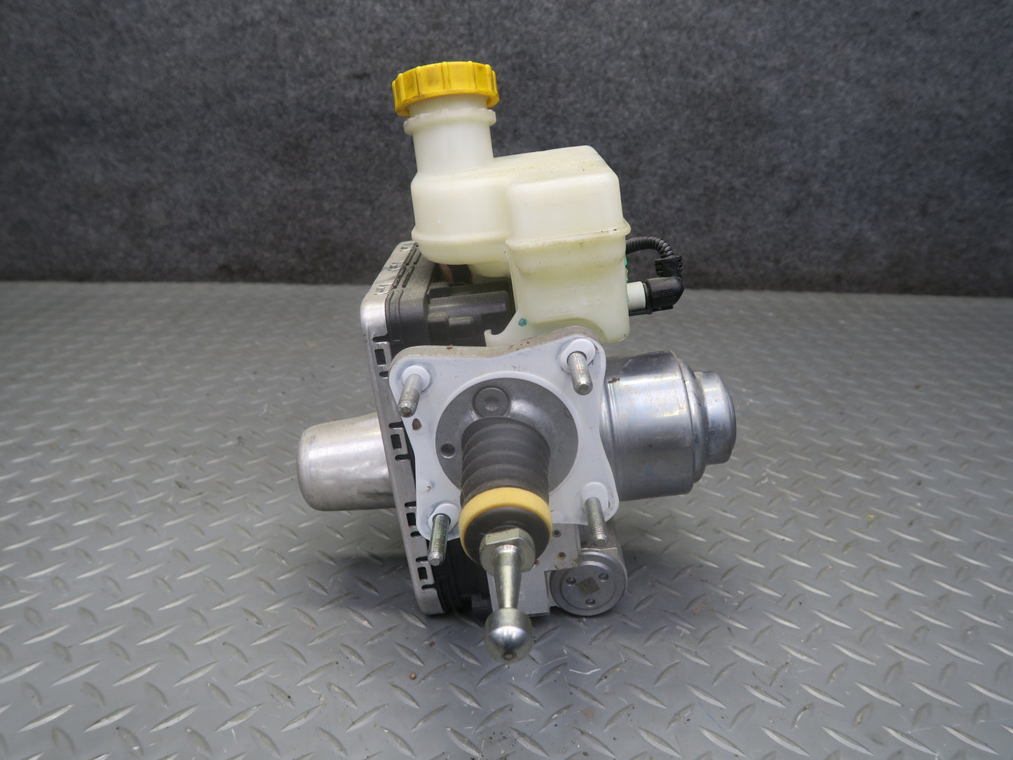2017-2023 Alfa Romeo Stelvio AWD Anti Lock Brake ABS Pump Module W/ Reservoir